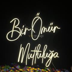 Vinyuup Bir Ömür Mutluluğa - Dekoratif Neon Led Yazı Tabela