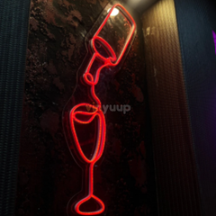Vinyuup Weinglas füllende Silhouette – Dekorative Neon-LED-Leuchtreklame