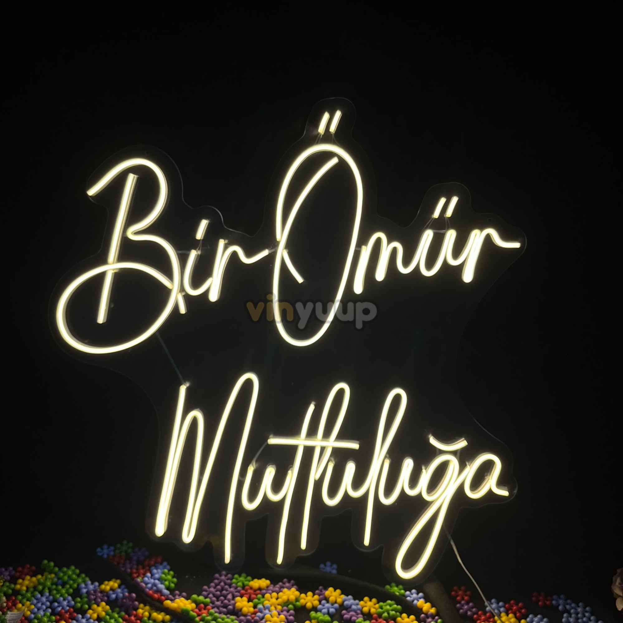 Vinyuup Bir Ömür Mutluluğa - Dekoratif Neon Led Yazı Tabela