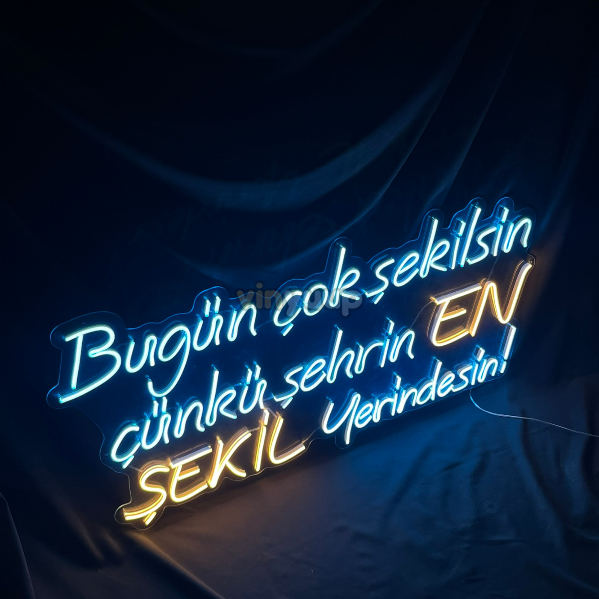 Vinyuup Bugün Çok Şekilsin Çünkü Şehrin En Şekil Yerindesin - Dekoratif Neon Led Yazı Tabela