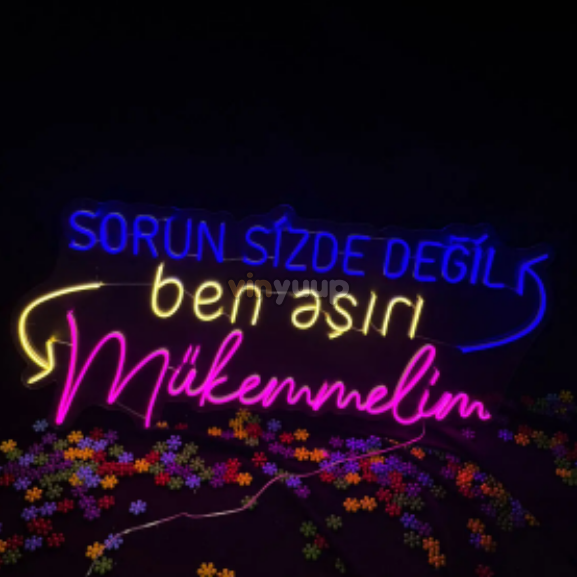 Vinyuup Sorun Sizde Değil Ben Aşırı Mükemmelim - Dekoratif Neon Led Yazı Tabela