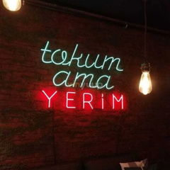 Vinyuup Tokum Ama Yerim - Dekoratif Neon Led Yazı Tabela
