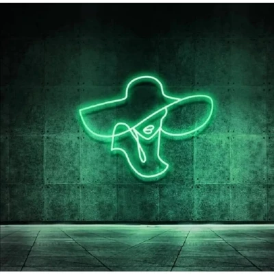 Şapkalı Kadın Neon Led Işıklı Tablo