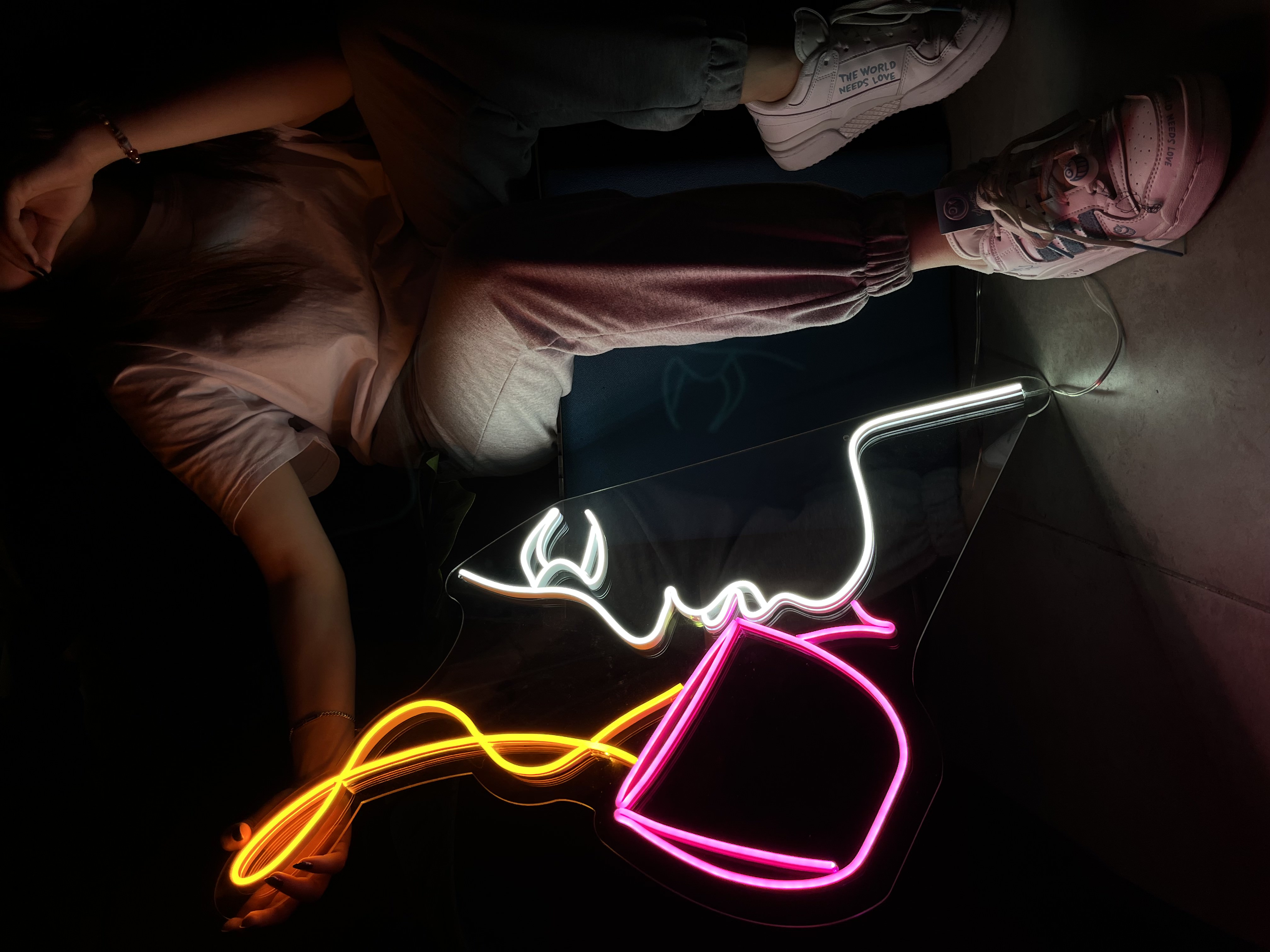 KAHVE İÇEN KADIN 2